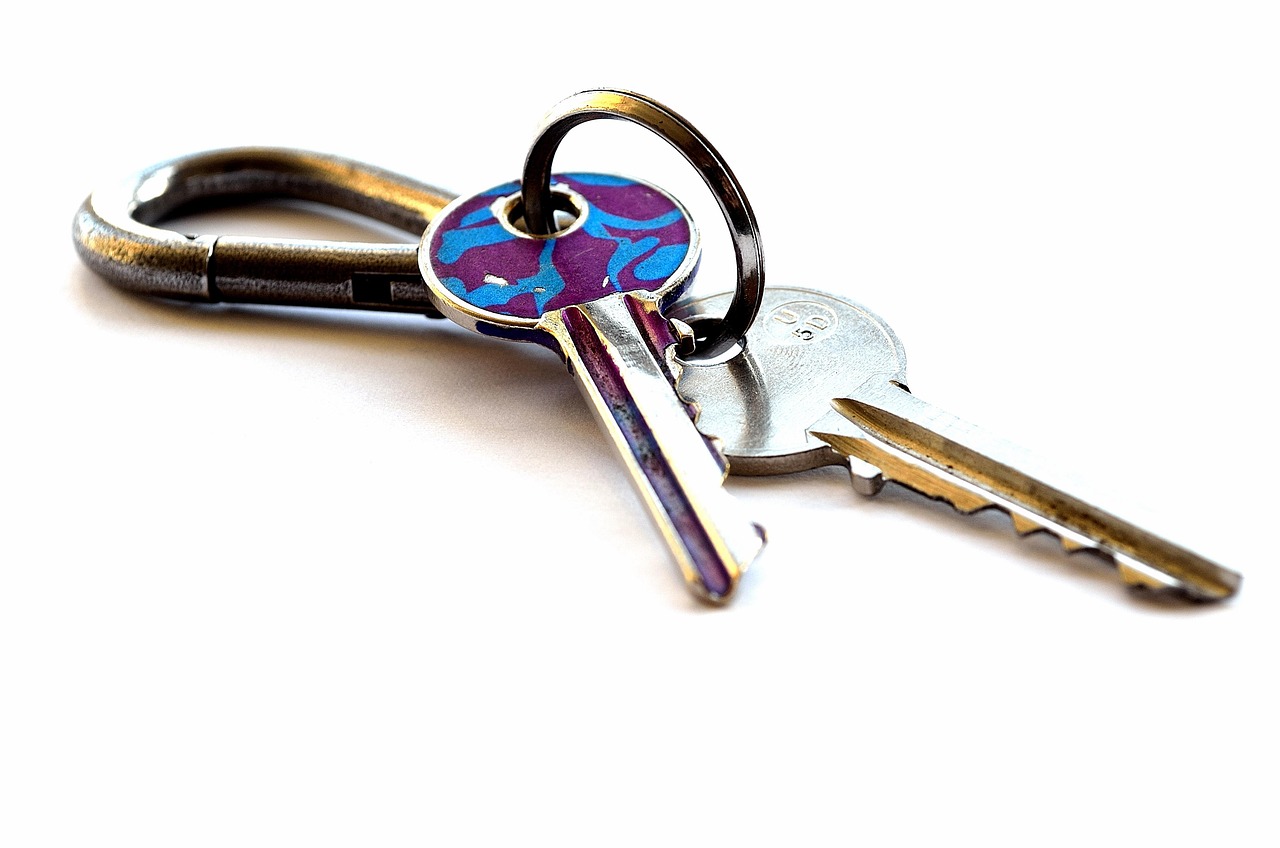 house keys door closeup